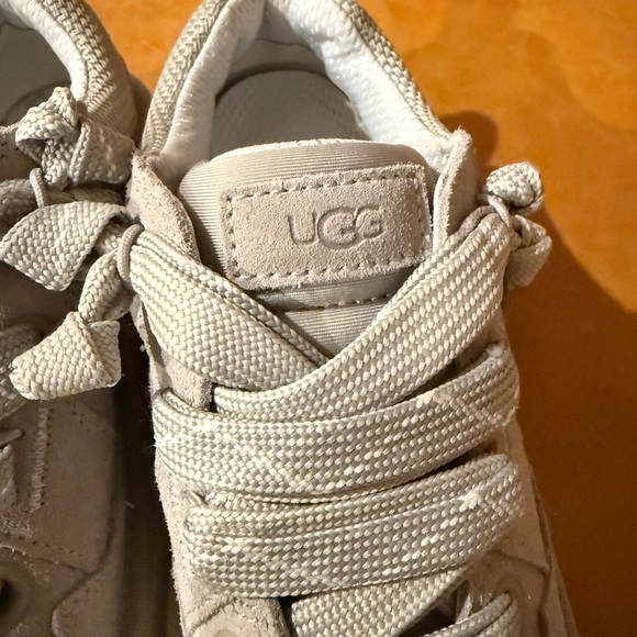 UGG Lo Lowmel- women’s Gray suede - Picture 5 of 7